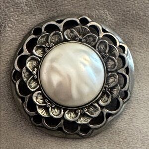 Vintage Seagull Pewter Floral Brooch w Faux Pearl Center